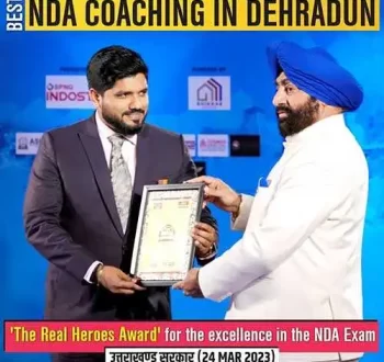 Sir Shishir Dixit receiving accolades from Hon’ble Governor of Uttarakhand